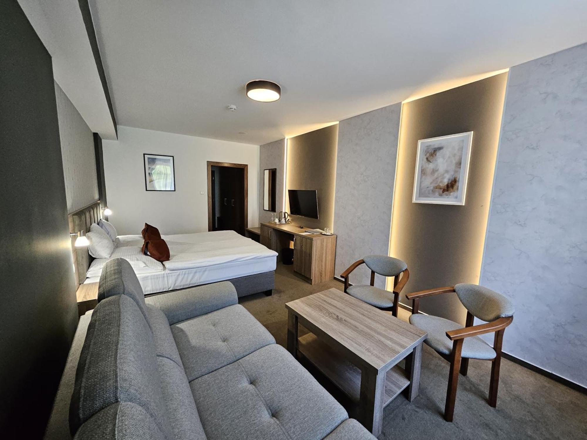 Hotel Slavia Svidnik Spa & Restaurant Extérieur photo