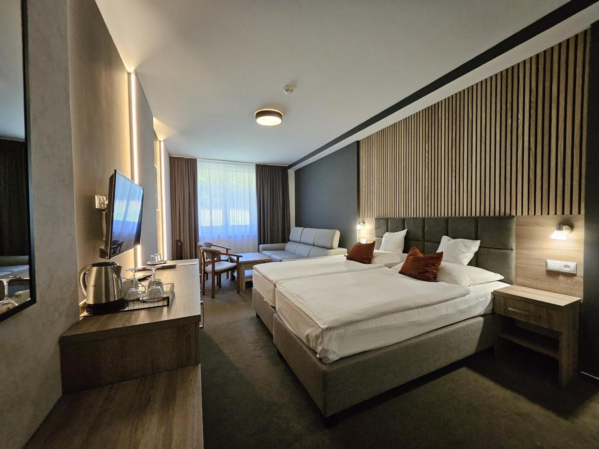 Hotel Slavia Svidnik Spa & Restaurant Extérieur photo